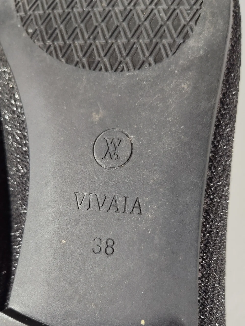 Vivaia Claire‎ Round-Toe Flats in Metallic Black EU 38